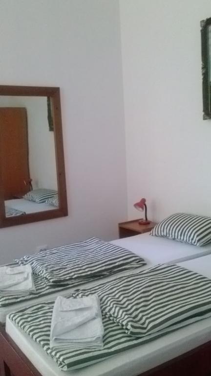 Guesthouse Daniel Oradea Buitenkant foto